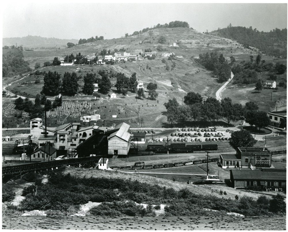 Scenic view of Consolidated Coal Company's Mine No. 32.