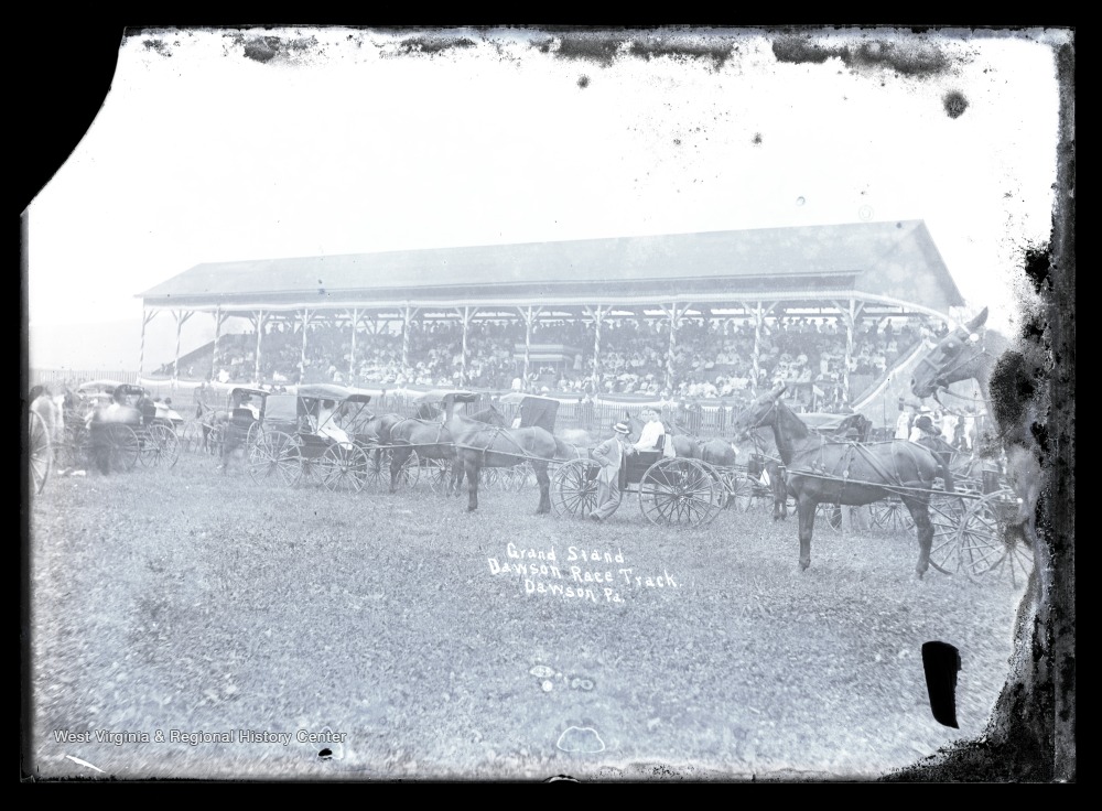 horse race track background