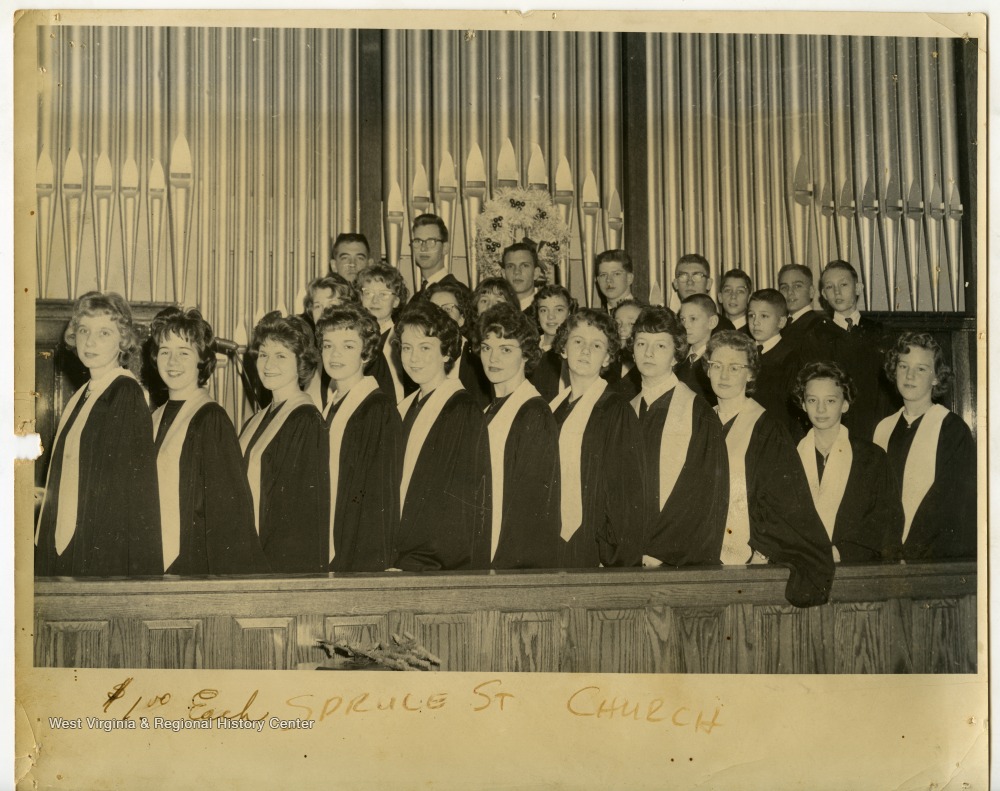 Spruce St. United Methodist Church Choir posing a picture.