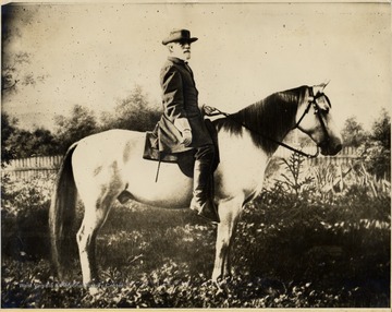 General Robert E. Lee sitting on a horse (Traveller). 