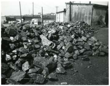 Pile of Jackhorn five inch block coal.