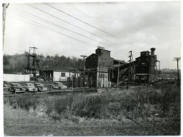 A distance shot of a coal processing plant.