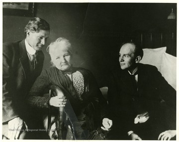 Mother Jones (center), with John R. Lawson (left) and Horace Hawkins (right).