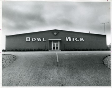 View of the parking lot and front of Bowl-Wick Building, Johnstown Road, Beckley, West Virginia.