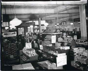 People shopping in A&amp;P Grocery Store in Grafton, W. Va.