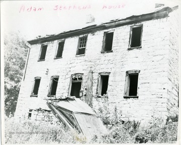 The front view of Adam Stephens' house in Jefferson County.