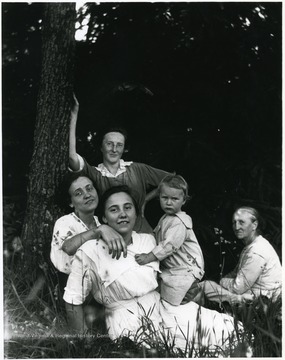 Group photo of the Aegerter Family.  Leaning on the tree:  Olga Aegerter Holtkamp.  Old Woman:  Marianna Aegerter.  Helvetia, W. Va.