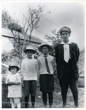 Edward Sutton, Francis Sutton, David Sutton, and Bill Sutton are standing in front of a tree. 