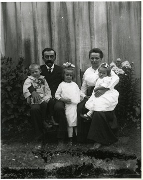 Emil Daetwyler, Rosie Dubach Daetwyler.  Children, Jim, Lena, Hulda.