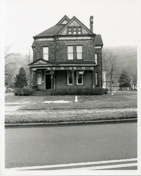 Marshall House, a two-story house with beveled glass on the interior front door in New Cumberland, West Virginia.