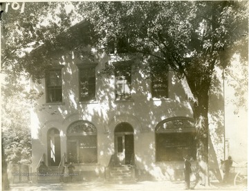 'Late Wm. Wagner, Cashier, Bldg - Dawson's newsstand and Oppenheimer's (1st bank.)'