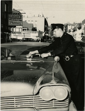Officer Simeon Reynolds give a parking ticket.
