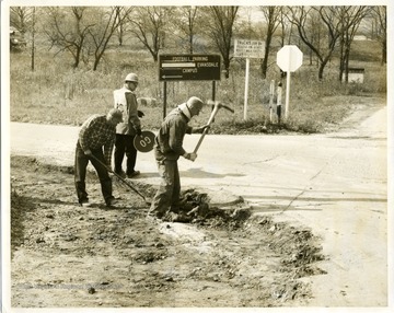 Photograph probably taken at the intersection of Burroughs Street, Van Voorhis Road, and Chestnut Ridge Road. None of the workers are identified.