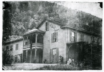 View of the Willis Home, 'Belleflevin' in Coalburgh. Edith and Will Edwards sitting on steps.'