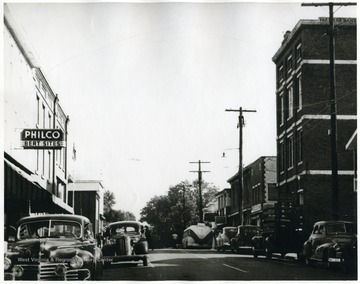 Cars line Main Street in Franklin.
