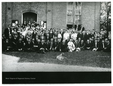 Group portrait of participants of institute.