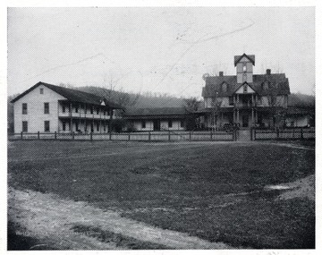 Front view of the Pence Springs Hotel showing the added annex and dining room.