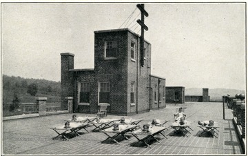 Children on the roof for sun cure, Gore Hospital, Hope Sanitarium.