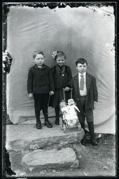The little Girl in the center is Hazel Miller Fike.  The boy on the right is Stanley Miller. 