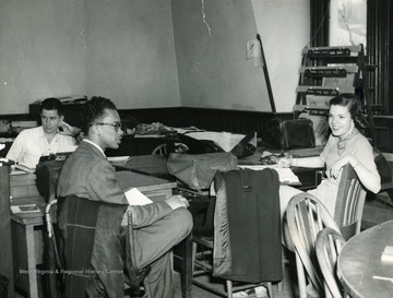 First black graduate of WVU (Journalism, 1954) in Woodburn Hall newsroom. Other students, Robert Rine, '52, and Margaret Wayt, '51.