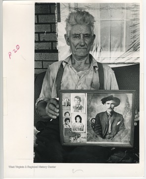Smith Hammons with photos of his father and children.