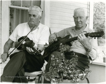 Percy on the left with violin and Brent on the right with the guitar.