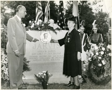 'Memorial services held in West Laurel Hill Cemetery Philadelphia, Pa. May 8, 1949 for Miss Anna Jarvis founder Mother's Day. The floral design displayed on top of monument is a contribution from Andrews Methodist Church Grafton, W. Va.'