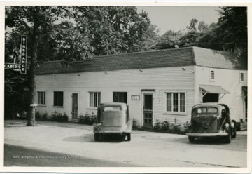 The Green Parrot, a popular spot was owned by Bob Fesler, whose DeSoto automobile can be seen in the lot on the right.