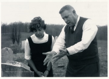 Jesse Stuart &amp; Maryan Dahmer in Stuart Family gravesite in Kentucky.