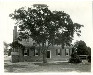 The house is showing a view of Garden side.  (This photograph is taken for the celebration of the two Hundredth anniversary of the Birth of George Washington in 1932 by U.S. George Washington Bicentennial Commission, Washington, D. C.)