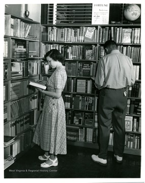 Students browsing at University Bookstore.