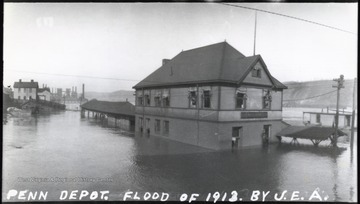 This photo was taken during the Flood of 1913.