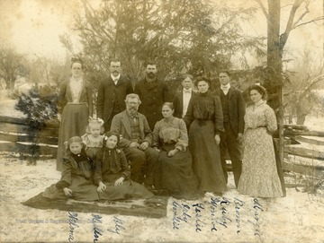Cousins of Robert Knapp. Some family members identified: Margie, Brown, Ruby, Monroe, Leslie, Irby, Condie, Bly, Helen, and Wilma.