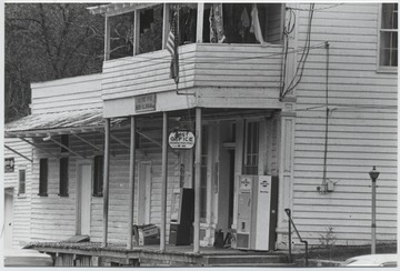 Sign on the building says, "U. S. Post Office, Green Sulphur Springs, W. Va". A Pepsi machine is pictured right outside the entrance. 