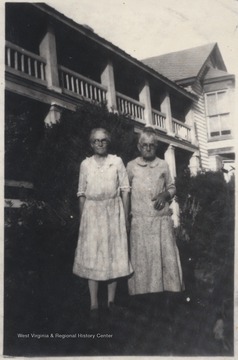 Family members of Bessie Pack pictured in front of the hotel building. 