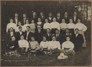 Keadle poses with his students. In the first row, third from the left, is Bessie Bolton. Third row, first on the left is Ryan Keadle. Sitting to the direct right of Professor Keadle is Frank Clark. In the third row, second from the left, is Daisy Dillon. In the third row, sixth from the left, is L. McIntire. In the back row, third from the left, is P. Bradberry. On the farthest right in the back row is Isaac McKinney.