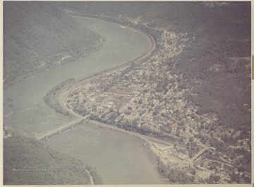 View overlooking the winding New River and the city of Hinton.