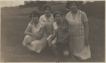 From left to right is Kat McNeer, Thelma Faulkner, Barbara, Dick Fredeking, and Jo.