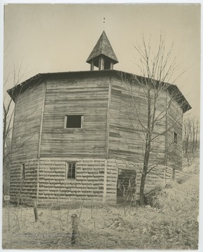 Picture of a round barn built by Ulissus Ralphsnyder, born in 1868.  Image likely shows the barn in Monongalia County, where it was originally built.