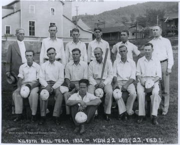 Men belonging to the Kilsyth baseball team gather together for a team photo. The team ended their 1932 season with 22 wins, 22 losses, and one tie. 