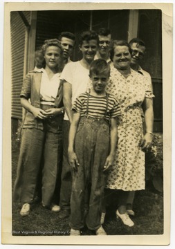 Nuzum family photo.  In the image are Dallas and Pearl, the parents, as well as Raymond, Albert, Carl, Ruth, and Richard.  Pictured also is Paul, likely the youngest child.