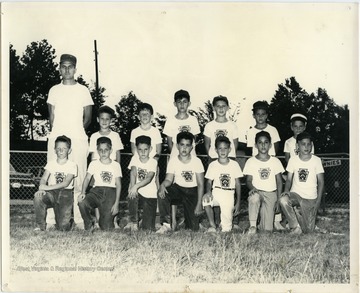 A photo of the Morgantown Little League baseball team.