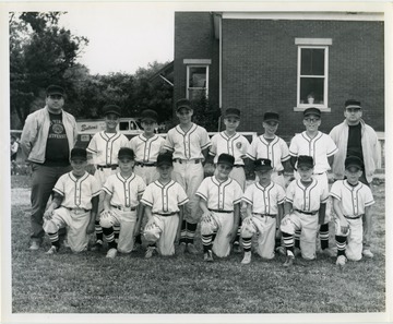 A photo of the 1965 Kiwanis Little League baseball team.