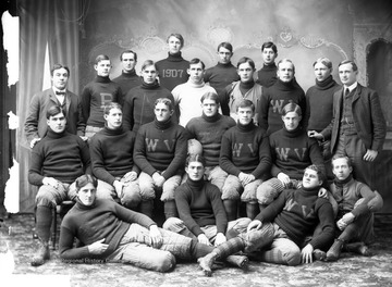 A group portrait of the 1907 WVU Football club.